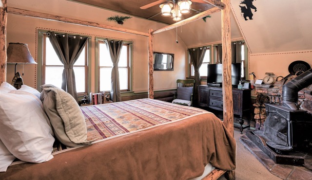 Gold Mountain Manor Bed and Breakfast