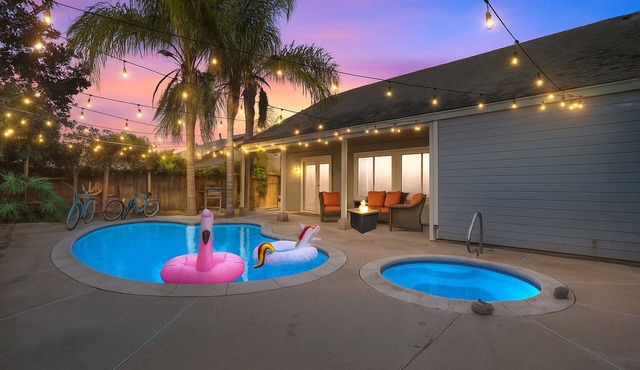 Golden Pool Home, Jacuzzi, Game Room, Arcade, King Size Bed, Fire Pit, BBQ Grill