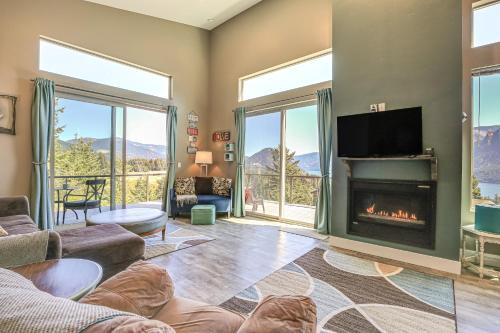 'Gorge Retreat' - Modern Carson Home w/Mtn Views!