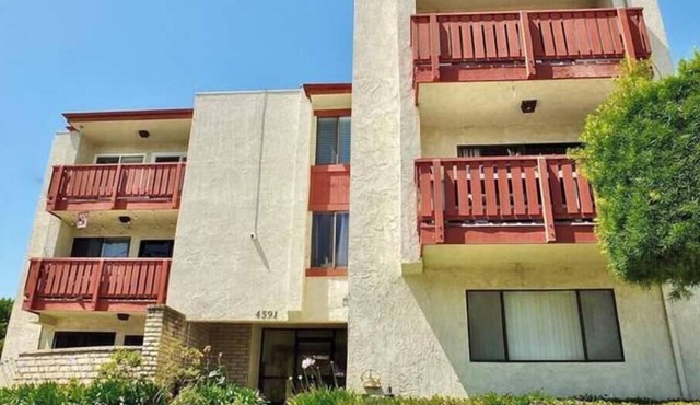 Gorgeous 2-bedroom condo with AC in Long Beach two garages