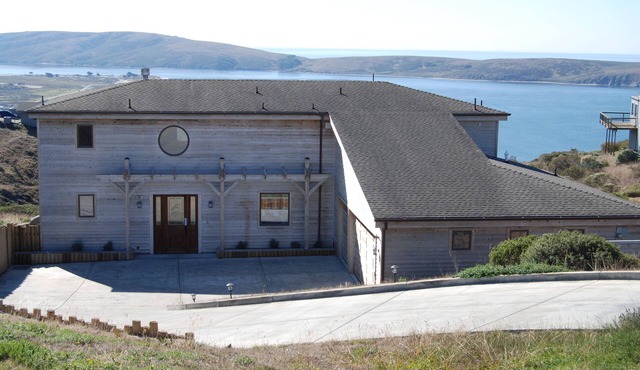 Gorgeous 5 bedroom Home With Fabulous Ocean Views and 4 Master Suites