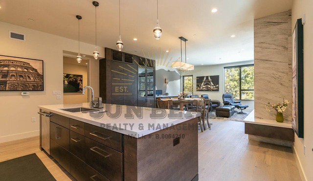 Gorgeous Lake View Condo in the Granite Place Luxury Condos!