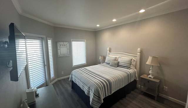 Gorgeous, Spacious, Bright Marina District 1-Bdrm Condo w/Tranquil Balcony