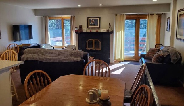Great location, just minutes walk to The Village center and just down the road from Canyon Lodge.