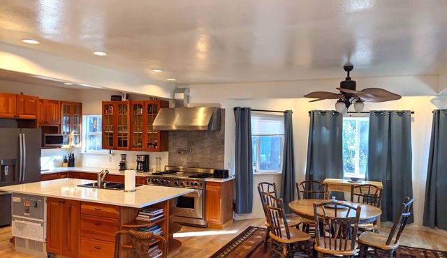 Great multi level home - Central heat & A/C, wi-fi, pool table, pets OK