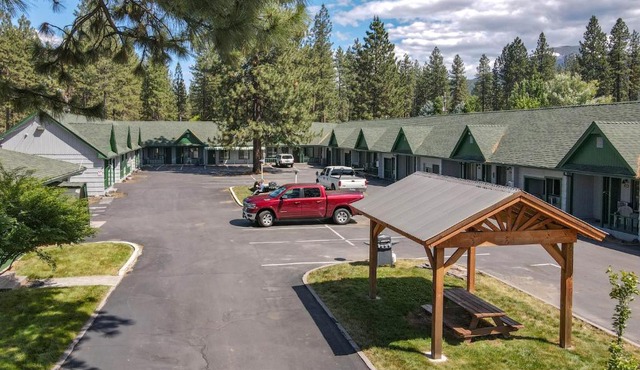 Green Gables Motel & Suites