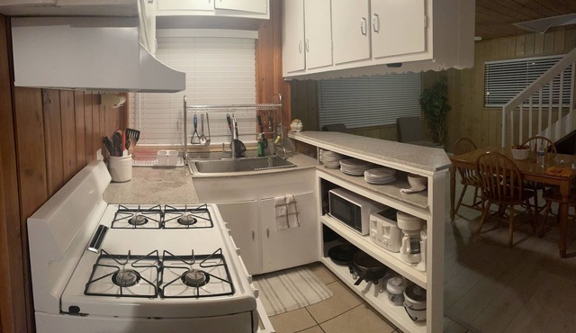 Grizzly Cabin! 1 Min Walk to Grizzly Cafe Downtown in Wrightwood