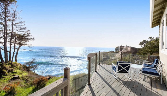 Gualala blufftop cottage with fireplace & grill, dogs welcome