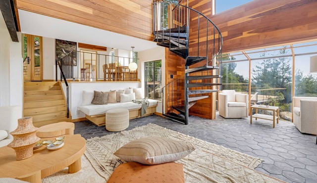 Gualala home with ocean views & redwood canopy near Anchor Bay
