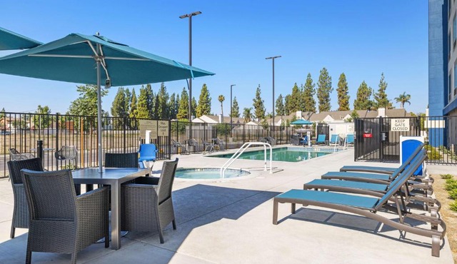 Hampton Inn & Suites Bakersfield Central