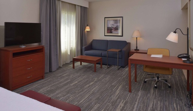 Hampton Inn & Suites Bakersfield North-Airport