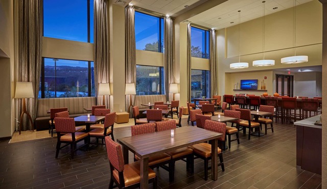 Hampton Inn & Suites Hood River