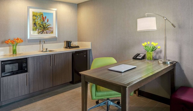 Hampton Inn & Suites Palm Desert