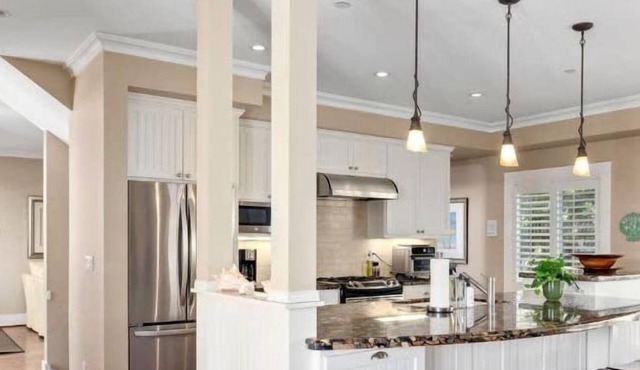 Harbor Haven with 5 Beds & Ocean Balcony Views