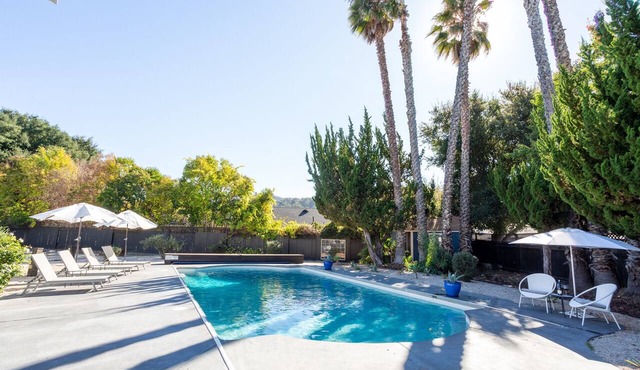 Heated pool, arcade, walk to tasting rooms