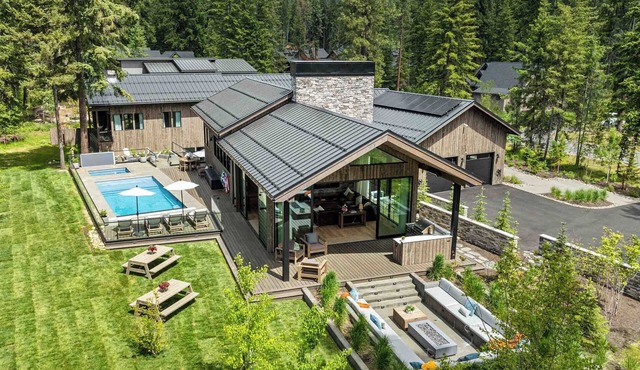 Heated Pool + Spa + Golf Sim — 5 Star Luxury Suncadia Compound