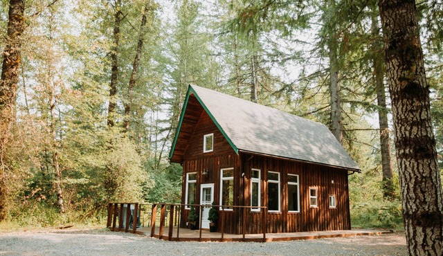 Hera's Chalet with Hot Tub & Sauna