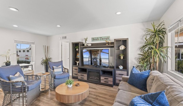 Hideaway D- Walk to the beach, Downtown, AC!