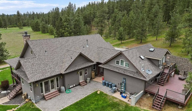 High-end studio on five acre estate with over 100 five star reviews!