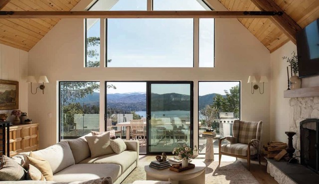 Highland Haus (stunning lakeview + private dock!)