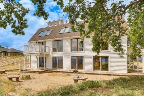 Hiking, Wineries & More! Mtn-View Gem in Tehachapi