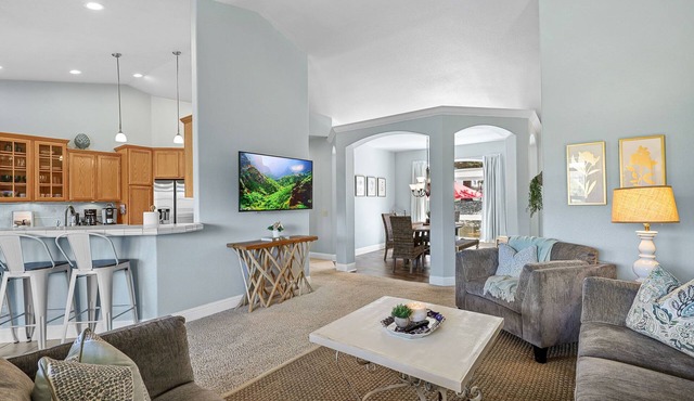 *Hillside Cottage*pool spa grill mountain views