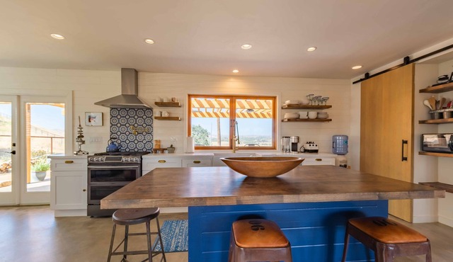 Hip Renovated Ranch w/Awesome Views, Fire Pit, BBQ & Great Entertainment Space.