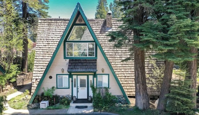 Historic 4 sided A-frame - 300 steps to the Boat Slips and Lakefront