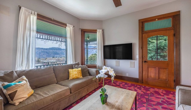 Historic Roe Parker - DT Hood River, 30+ Rental Views