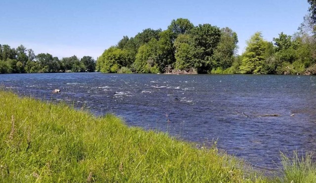 HISTORIC RUSHING WATER LODGE on the rogue river was built in 1910