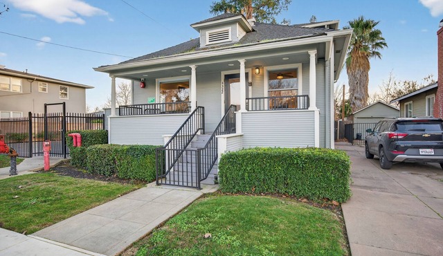 Historic Victorian Near UC Davis—Host Small Events