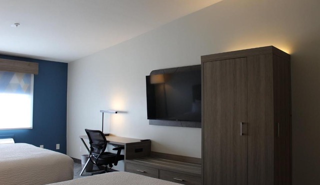 Holiday Inn Express Bakersfield by IHG