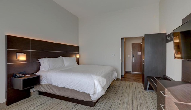 Holiday Inn Express & Suites - Auburn Downtown by IHG