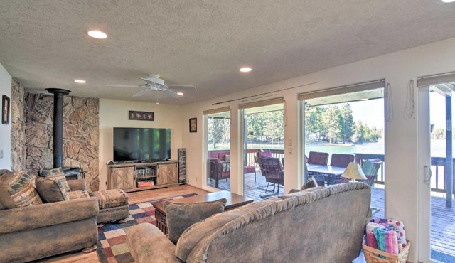 House w/Private Deck on the Rock Creek Reservoir!