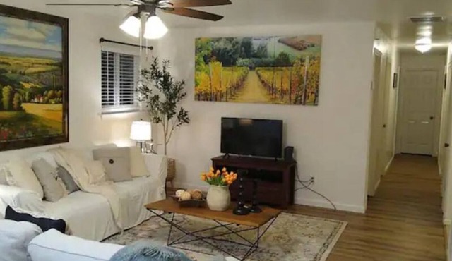 House with a King Size Bed, in Desirable Rincon Valley, close to St Helena