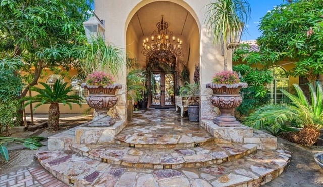 HUGE LUX Estate, Pool/Spa, Pickleball, Sleeps 22! Date Grove Near Palm Springs
