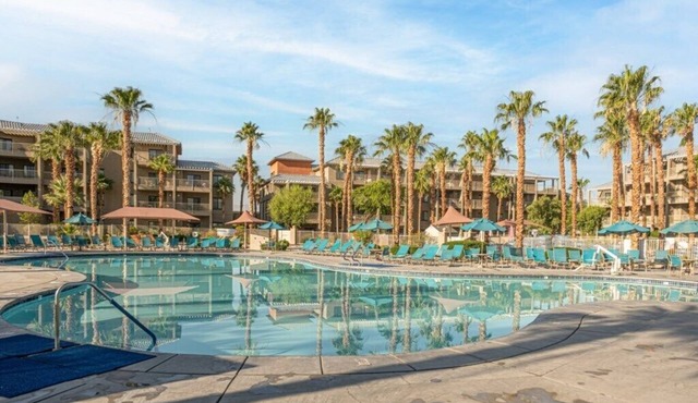 Indio CA | Desert Friends Trip | Pool & Lazy River | 3BR Sleeps 8