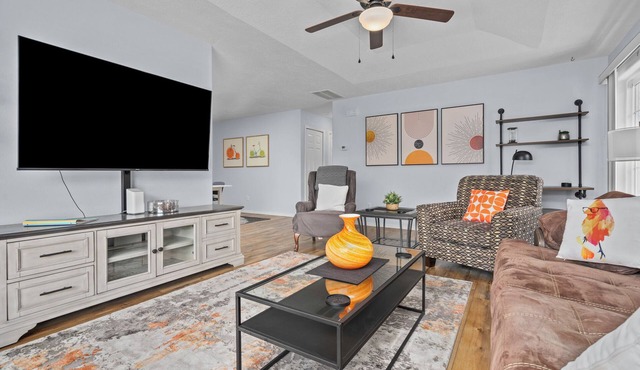 Inviting 2BR Half-Plex-Equipped Kitchen & Garage in Keizer