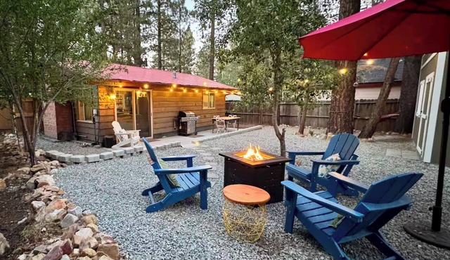 Jackalope Hideout: Dog-Friendly Cabin with Fireplace, Fenced Yard and Fire Pit