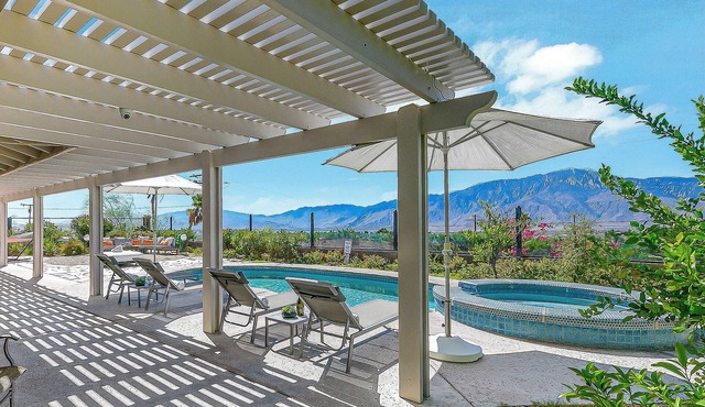 Jetliner Views · Designer Retreat · Pool+Spa+Games