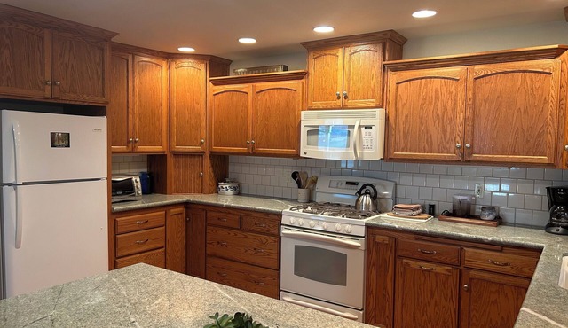 Kaweah View 3-bedroom house in Three Rivers WiFi and AC