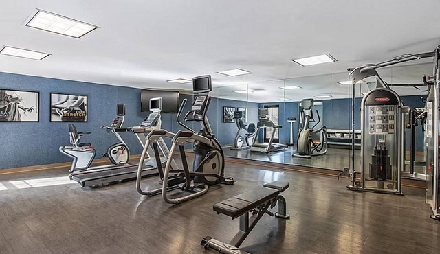 King Suite With Free Daily Breakfast