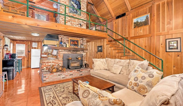 Knotty Pine Cabin Near Shaver Lake Sleeps 7