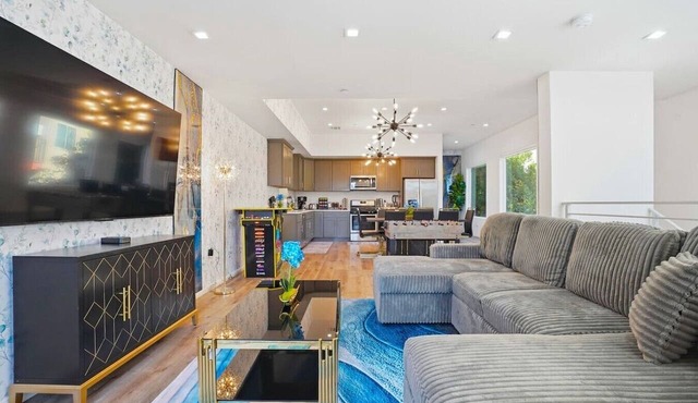 L. Huge 7BR Pad: Downtown 15m, 3700sqft