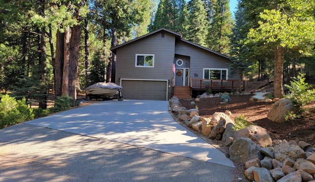 Lake Almanor West home in a peaceful setting just minutes from the lake