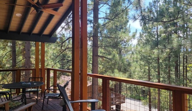 Lake Tahoe Getaway - Minutes to Local Activities, Yet a World Away.