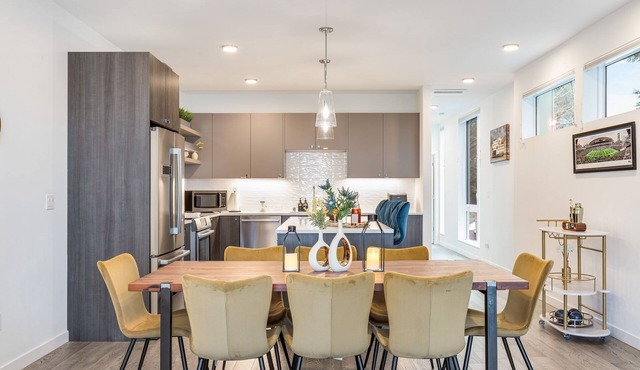 Lake Union Rooftop, Sleeps 12, Parking & Sauna in Seattle