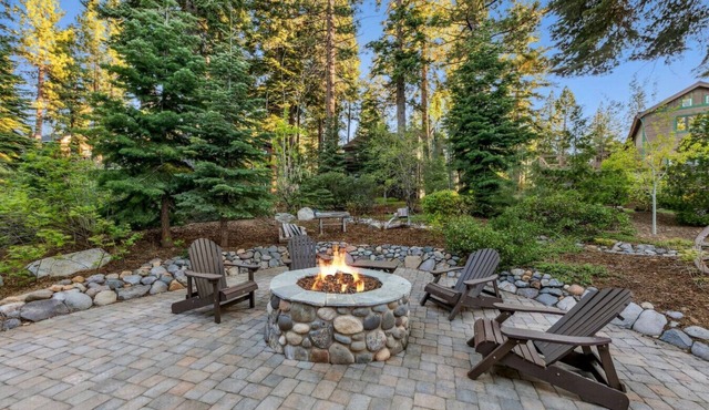 Lake Views, AC, Hot Tub & Fire Pit!