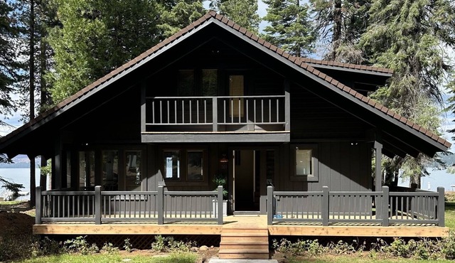 Lakefront Beauty with Private Dock and Buoy - LAW Prime Location
