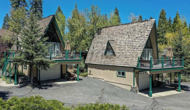 Lakefront Chalet with beach!